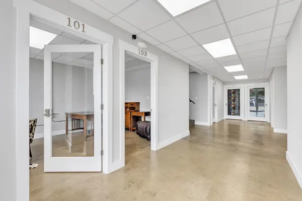 204 5th Ave #E, Springfield, TN 37172