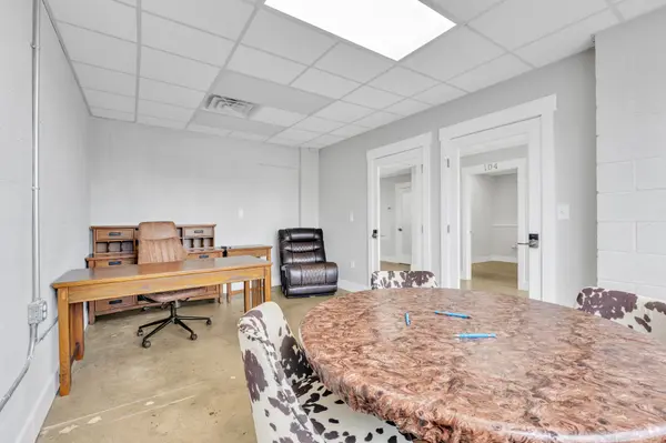 204 5th Ave #E, Springfield, TN 37172