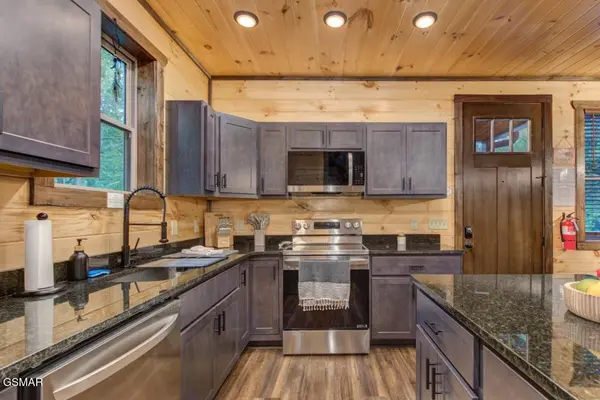 985 King Branch Road, Sevierville, TN 37876