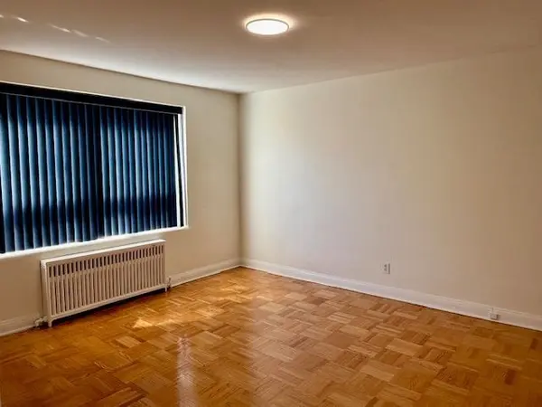 11 Anglesey BLVD #308, Toronto W08, ON M9A 3B2