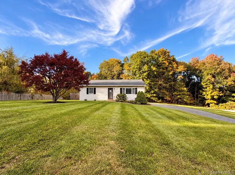 15 Countryman LN, Wallkill, NY 12589