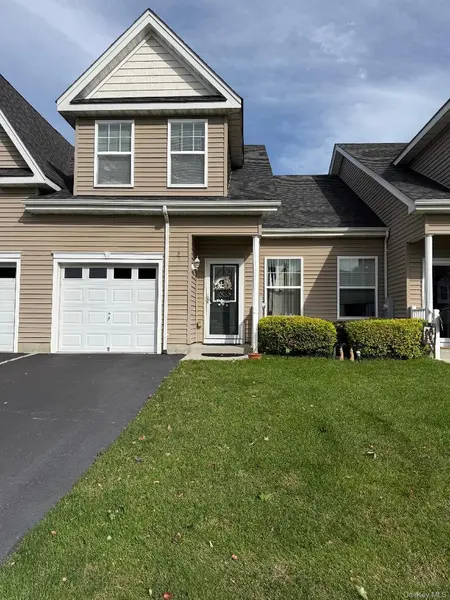 38 Augusta DR, Medford, NY 11763