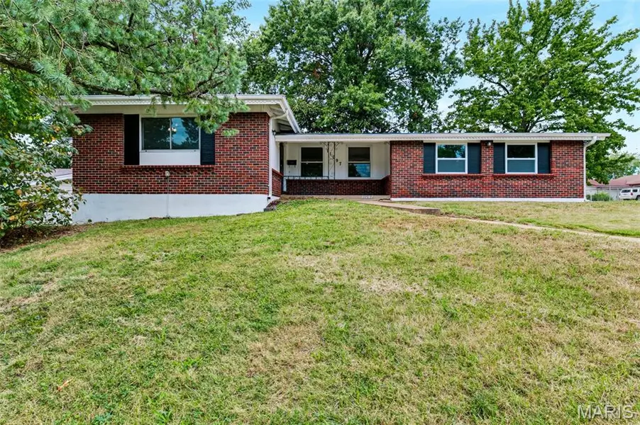 11097 Worchester DR, St Louis, MO 63136