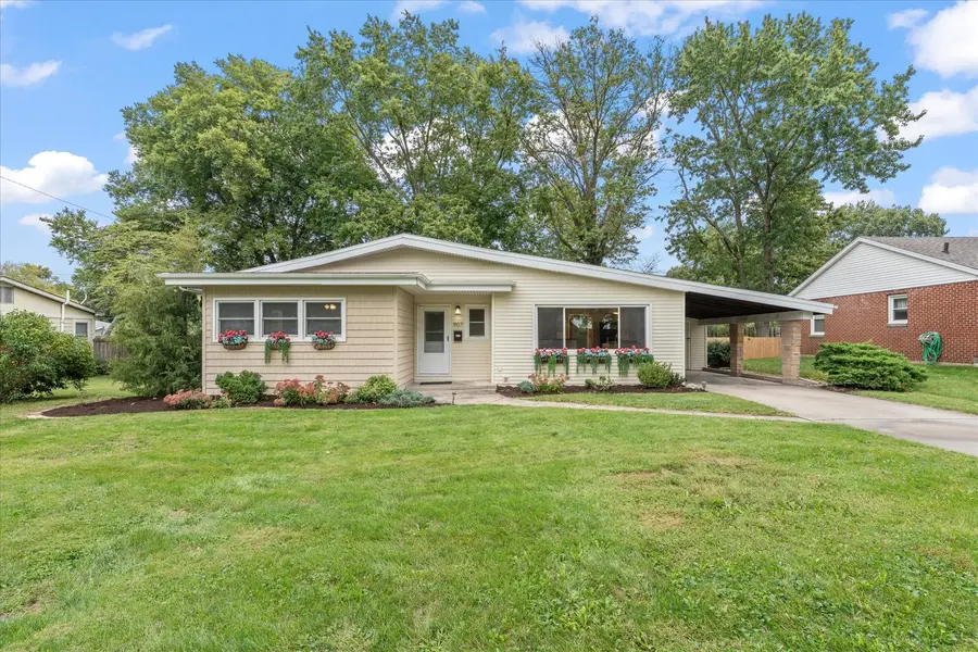 907 S Longview RD, Monticello, IL 61856