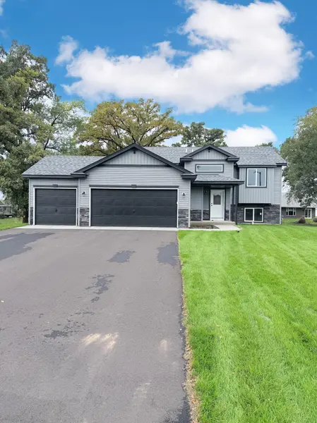 2582 Topaz ST, Saint Augusta, MN 56301