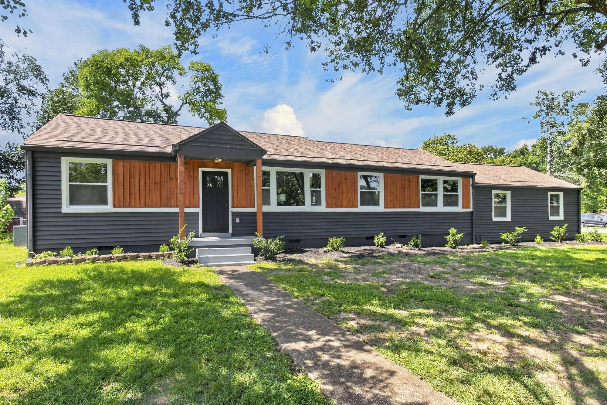 900 Vantrease Rd, Madison, TN 37115