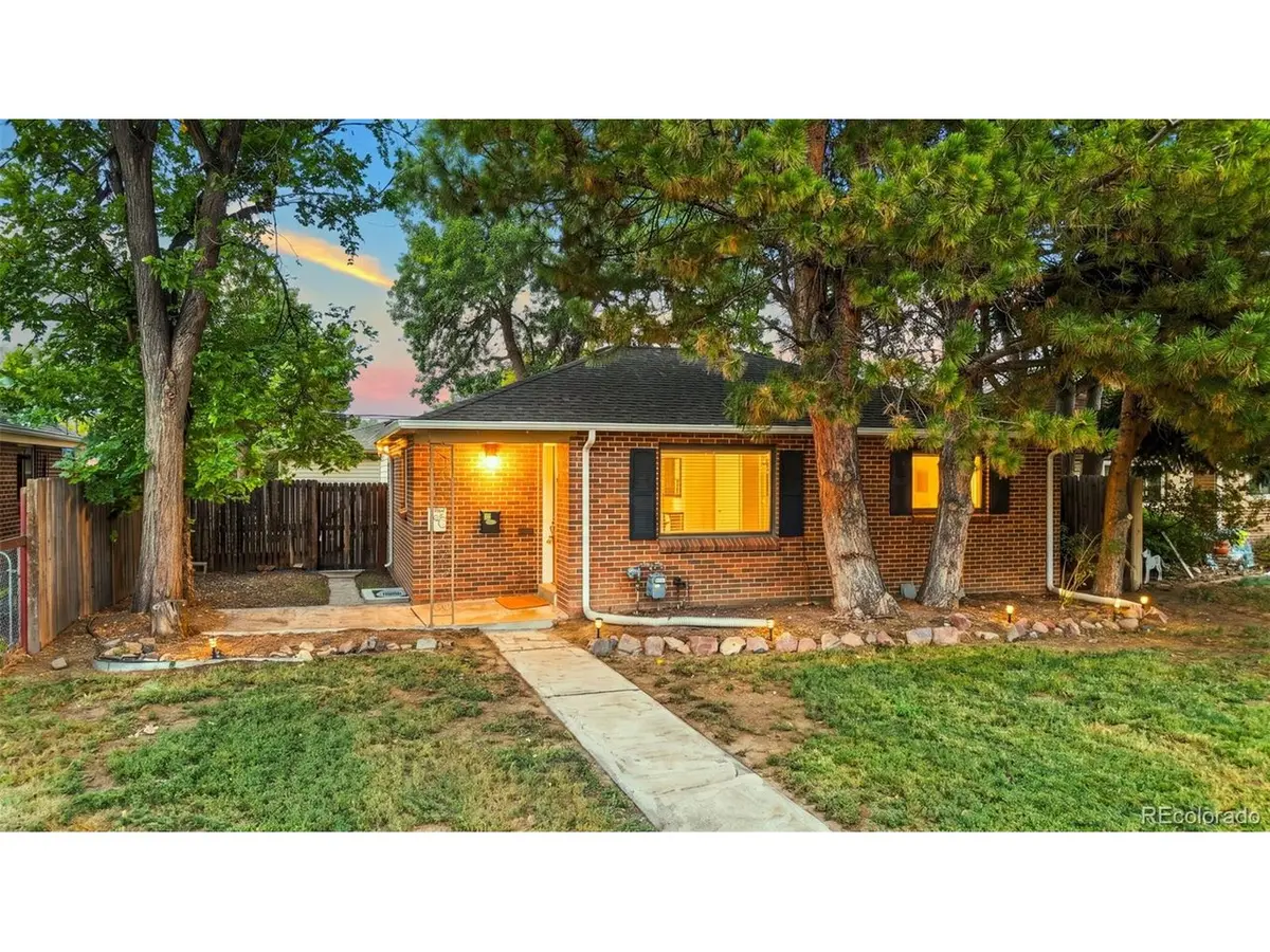 3395 N Oneida, Denver, CO 80207
