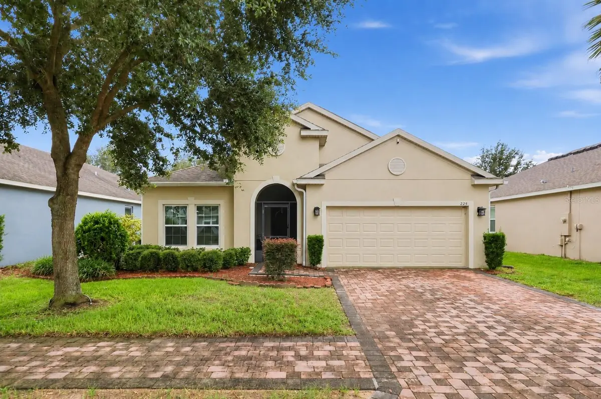 225 LAKESHORE DR, Davenport, FL 33837