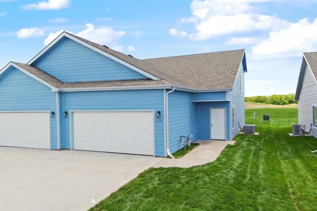 2719 Amelia Lane, Salina, KS 67401