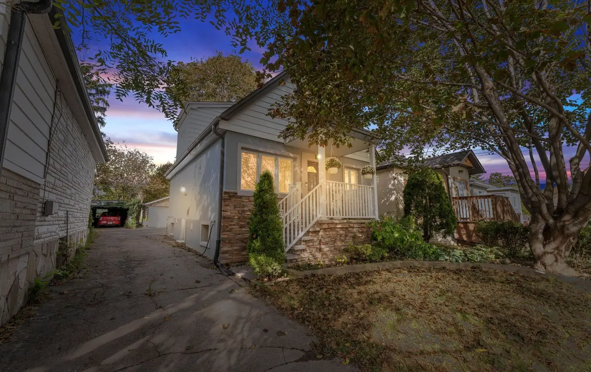 26 Roxaline ST, Toronto W09, ON M9P 2Y9