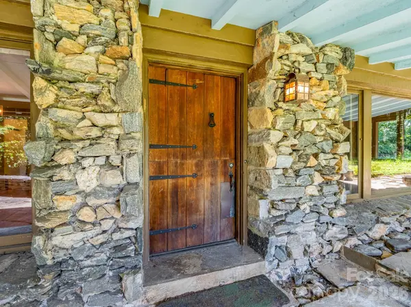 145 Stone Hedge LN, Tryon, NC 28782