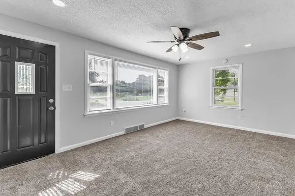3801 Powers DR, St Joseph, MO 64503