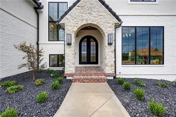 12111 W 173rd TER, Overland Park, KS 66221