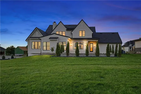 12111 W 173rd TER, Overland Park, KS 66221