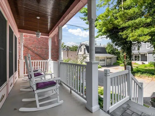 39 12th AVE, Sea Cliff, NY 11579