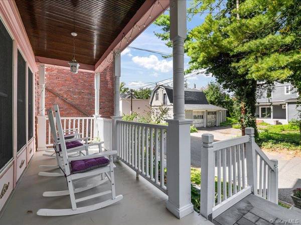 39 12th AVE, Sea Cliff, NY 11579