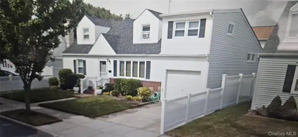 126 Waterford RD #Lower, Island Park, NY 11558
