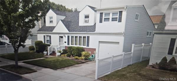 126 Waterford RD #Lower, Island Park, NY 11558