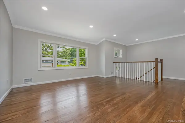 145 Lenore LN, Centereach, NY 11720