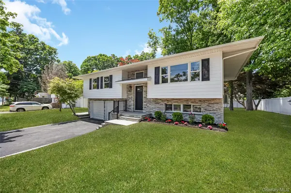 145 Lenore LN, Centereach, NY 11720