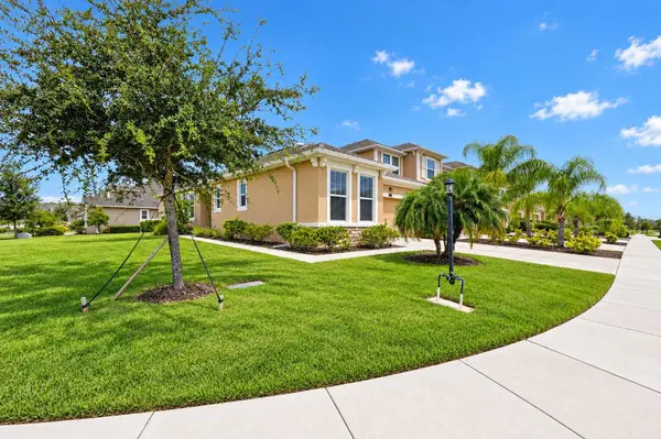 11511 ROLLING GREEN DR, Bradenton, FL 34211
