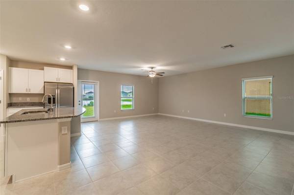 5064 WHITE CHICORY DR, Apollo Beach, FL 33572