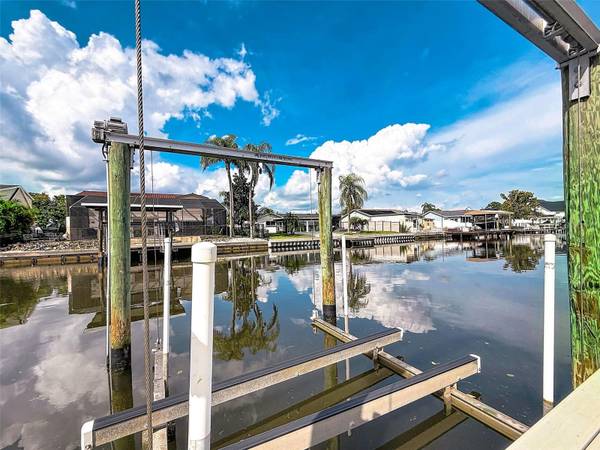 8723 HICKORYWOOD LN, Tampa, FL 33615