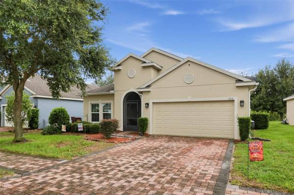 225 LAKESHORE DR, Davenport, FL 33837
