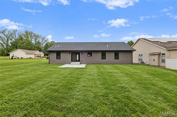 721 Pleasant Valley DR, Godfrey, IL 62035