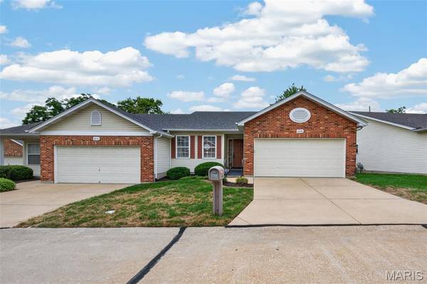 3220 Mehl Crossing CT, Mehlville, MO 63129