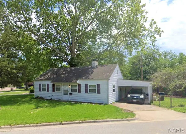 1300 MAIDEN LN, Belleville, IL 62220