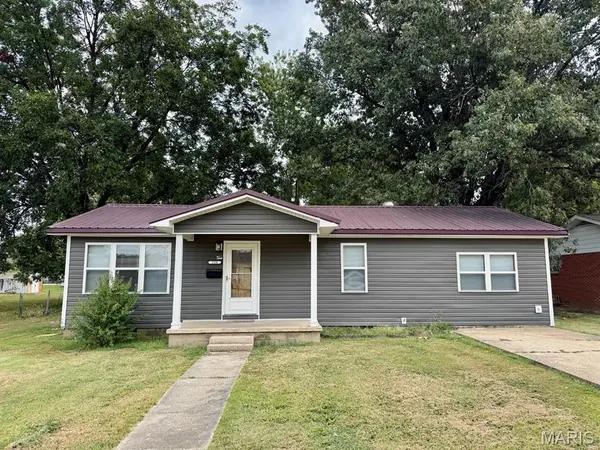 328 W Oak ST, Dexter, MO 63841
