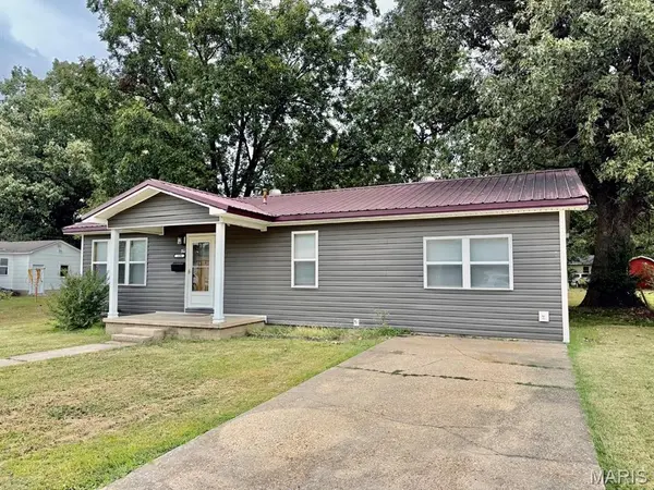 328 W Oak ST, Dexter, MO 63841