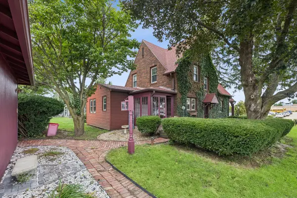 1311 2nd AVE S, Clinton, IA 52732