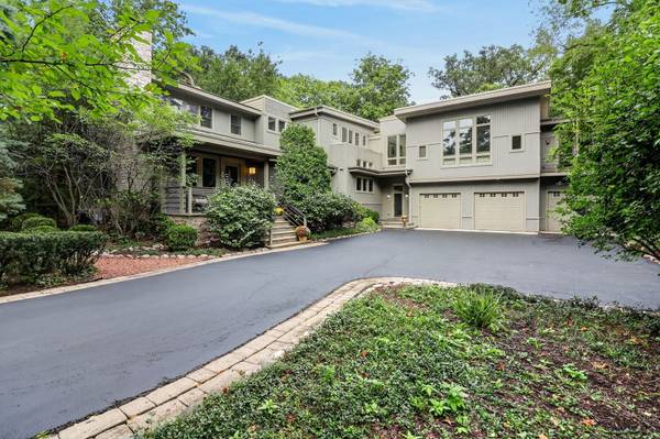 5311 Lee AVE, Downers Grove, IL 60515