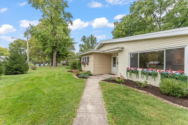 907 S Longview RD, Monticello, IL 61856