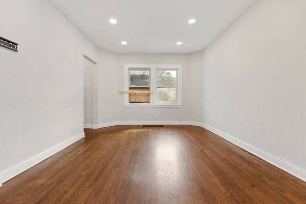 9132 S Blackstone AVE, Chicago, IL 60619