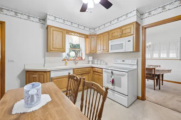 422 W Larkdale LN W, Mount Prospect, IL 60056