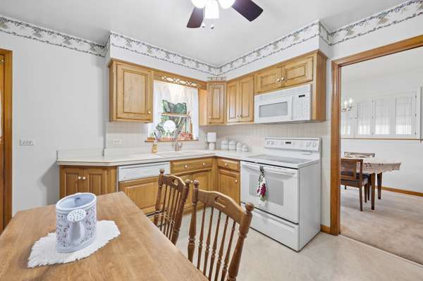 422 W Larkdale LN W, Mount Prospect, IL 60056