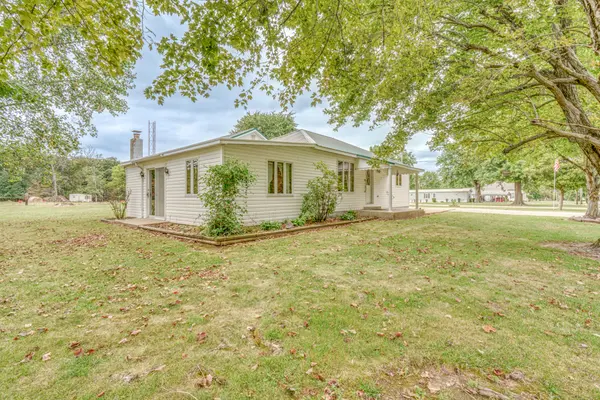 300 S Jefferson ST, Kell, IL 62853