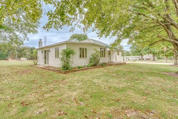 300 S Jefferson ST, Kell, IL 62853