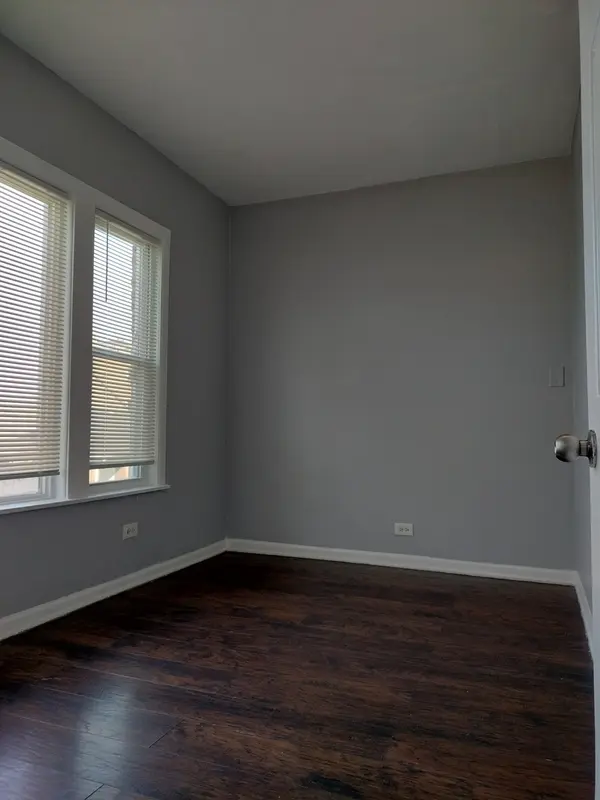 2525 E 72nd PL, Chicago, IL 60649
