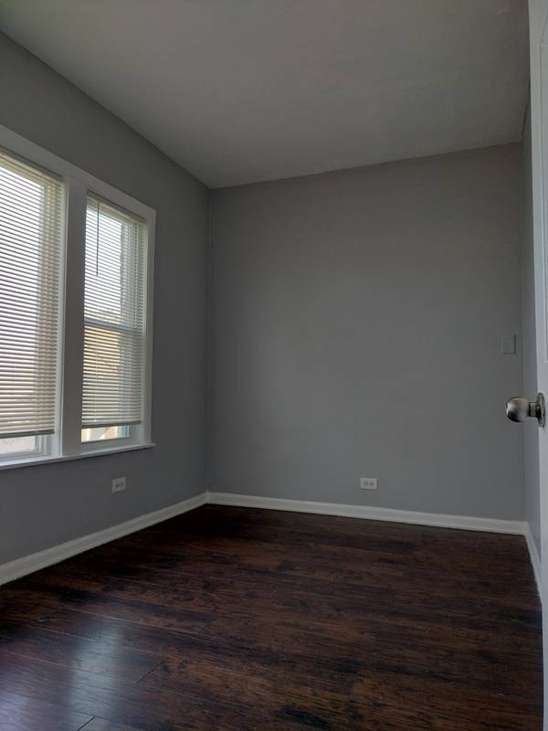 2525 E 72nd PL, Chicago, IL 60649
