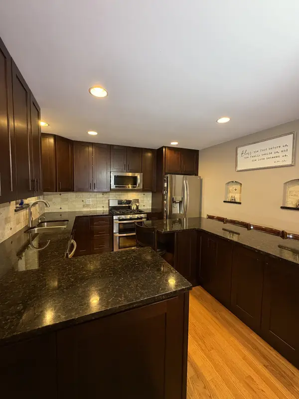 565 Maywood LN, Lisle, IL 60532