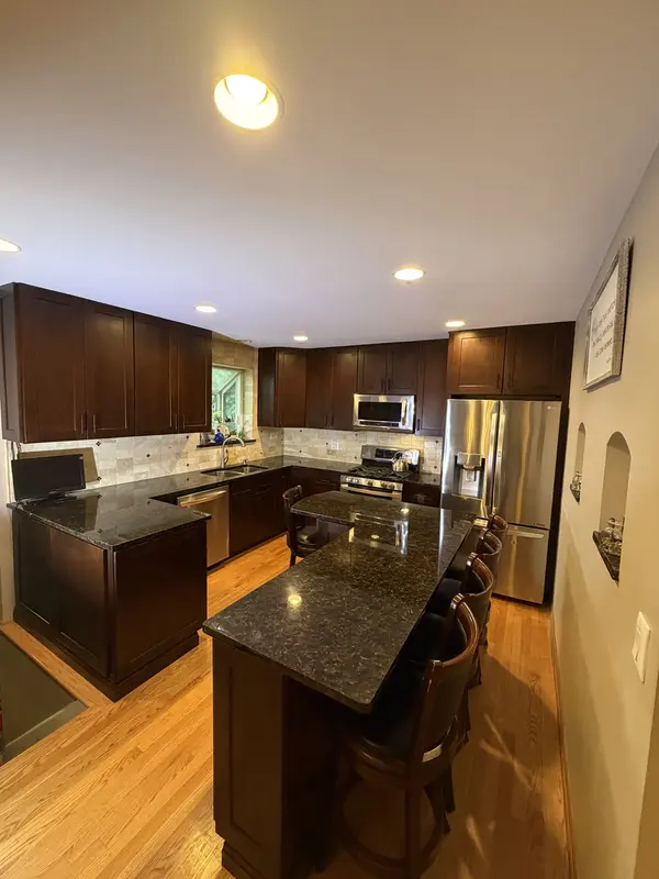 565 Maywood LN, Lisle, IL 60532