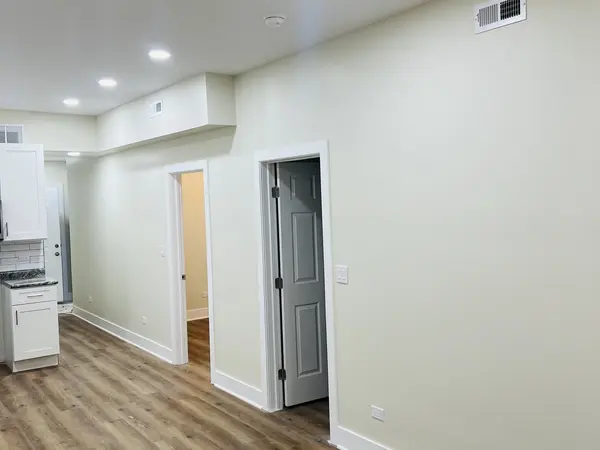 8447 S Escanaba AVE #2, Chicago, IL 60617