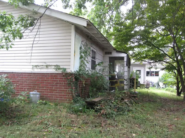 913 Peony DR, Belleville, IL 62220
