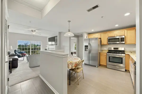 420 W Burlington AVE #406, La Grange, IL 60525