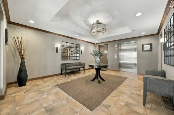 420 W Burlington AVE #406, La Grange, IL 60525