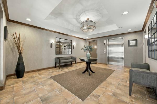 420 W Burlington AVE #406, La Grange, IL 60525